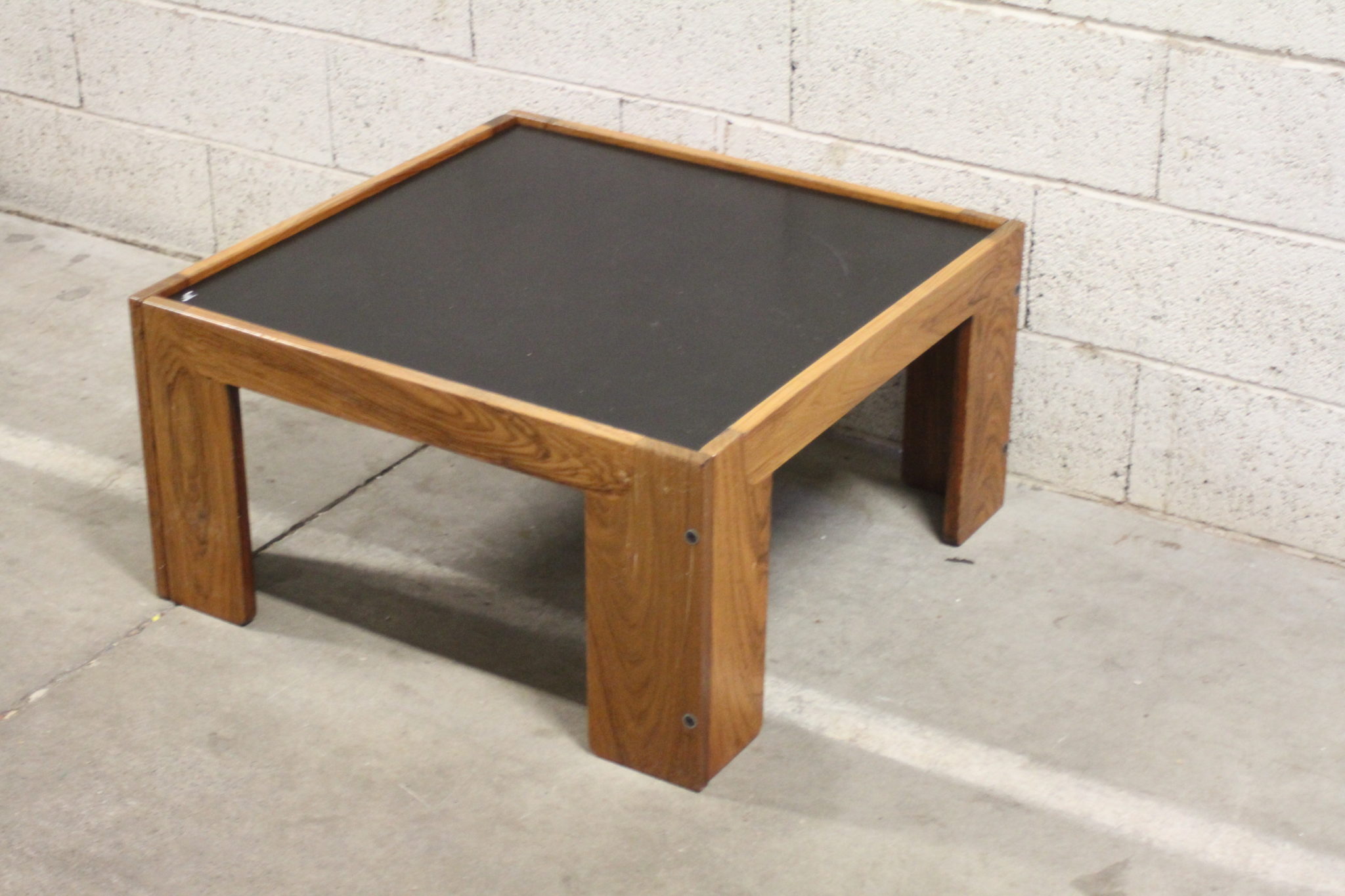 Table basse bicolore en bois