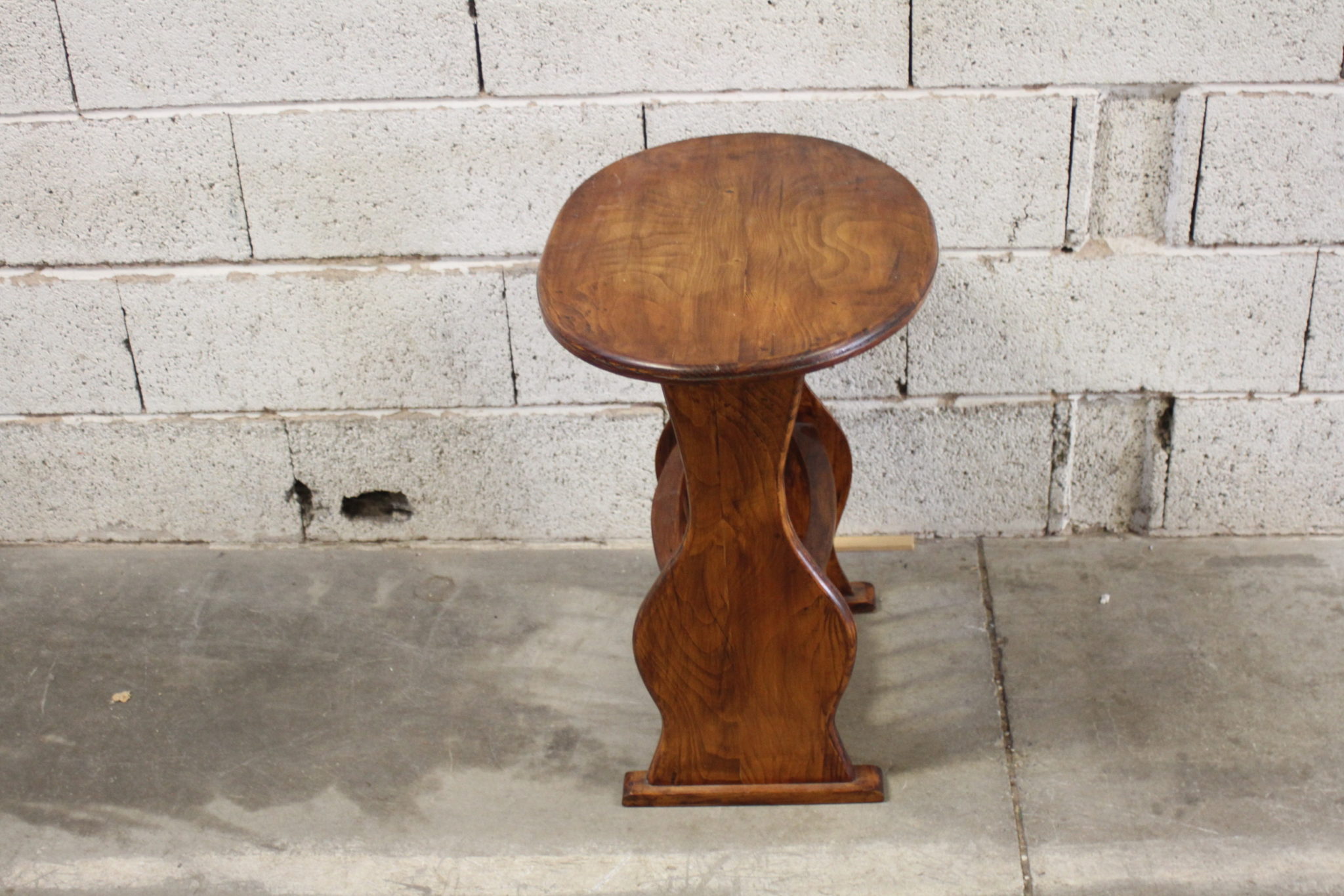 Table d'appoint porte revues – Image 3