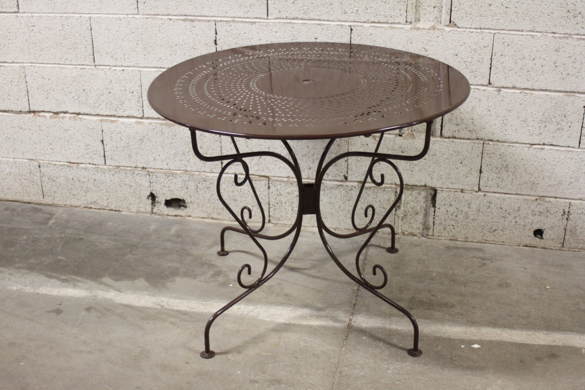 Table de jardin en fer forgé
