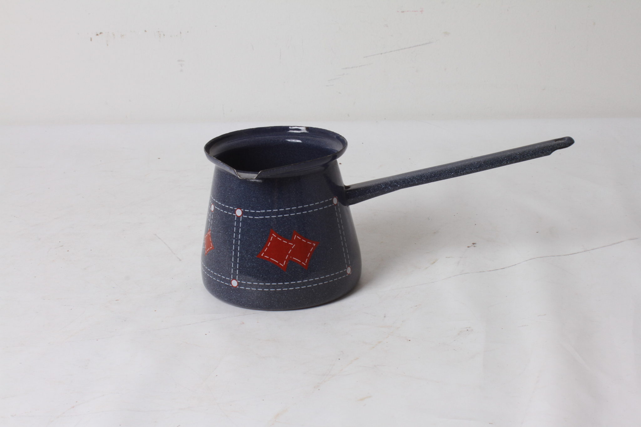 Pot à café en émail