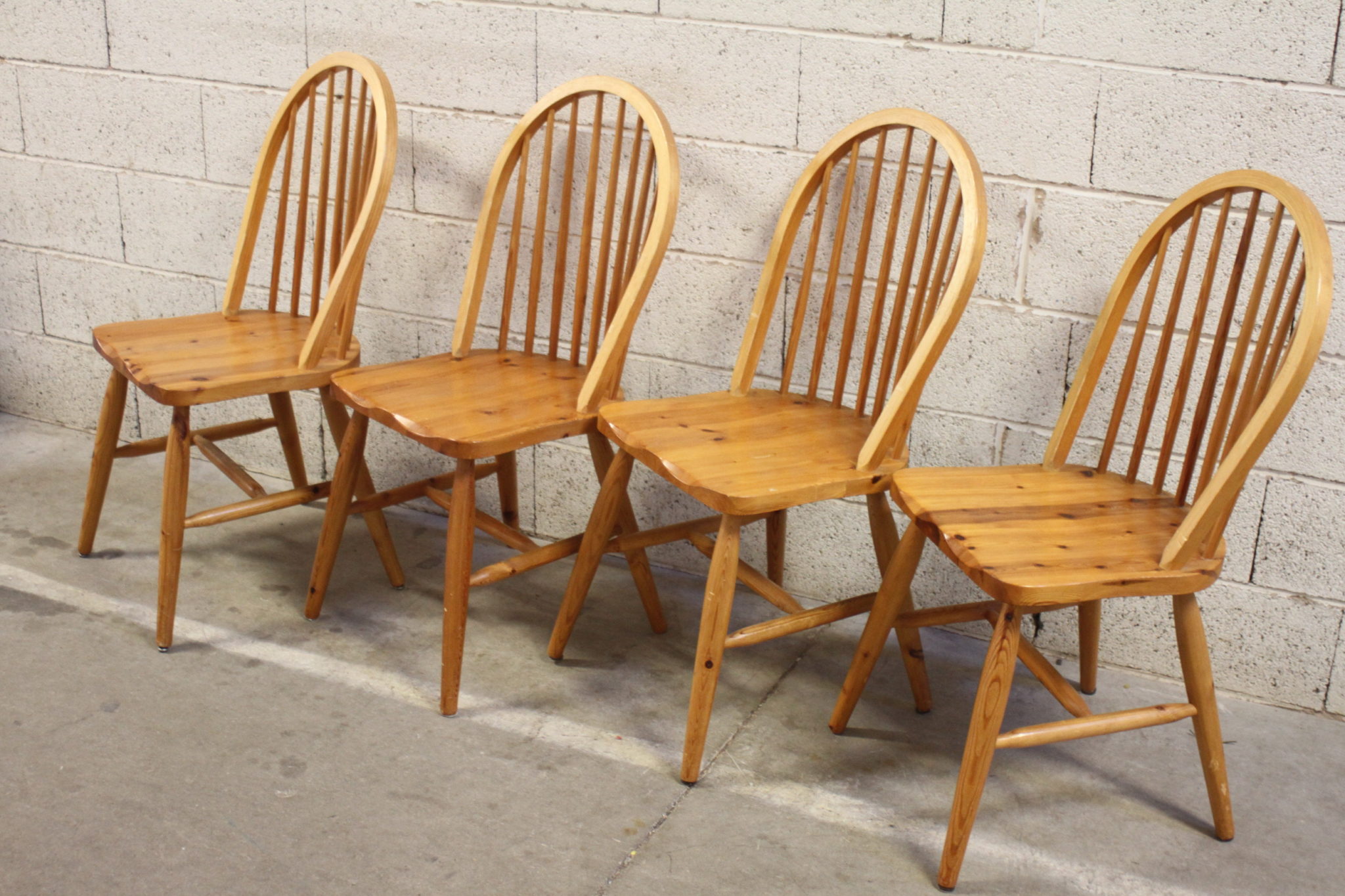 4 chaises Windsor en pin