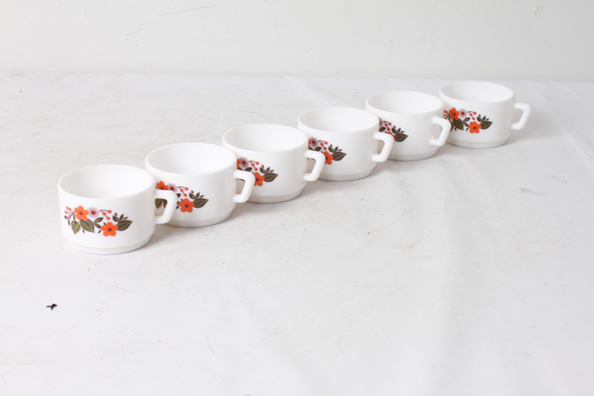 Ensemble de six tasses vintage - Arcopal – Image 2