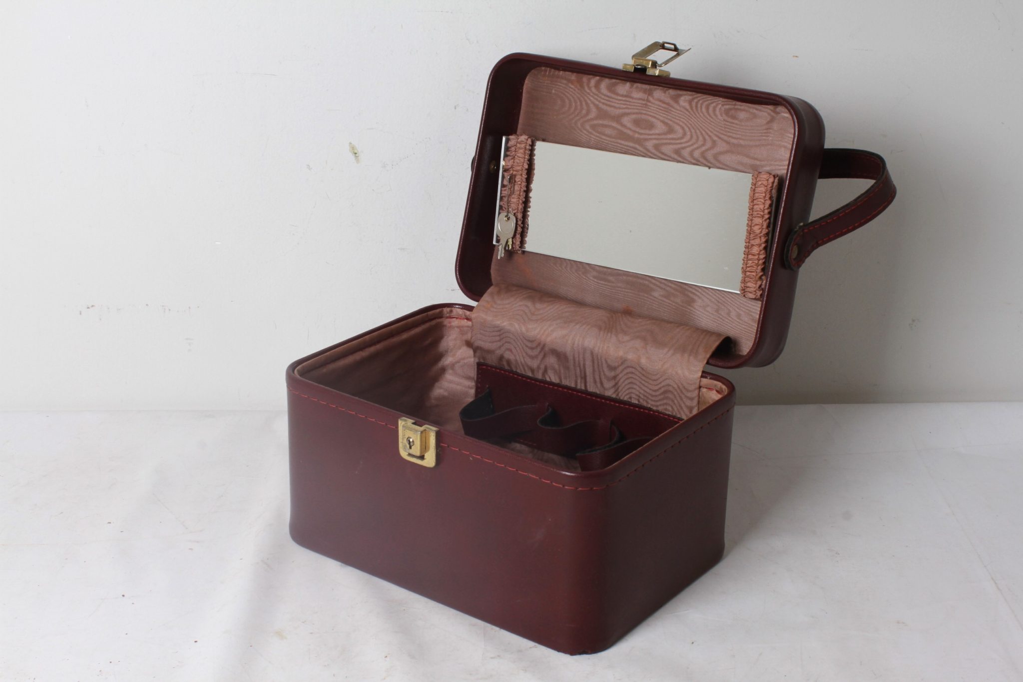 Vanity vintage