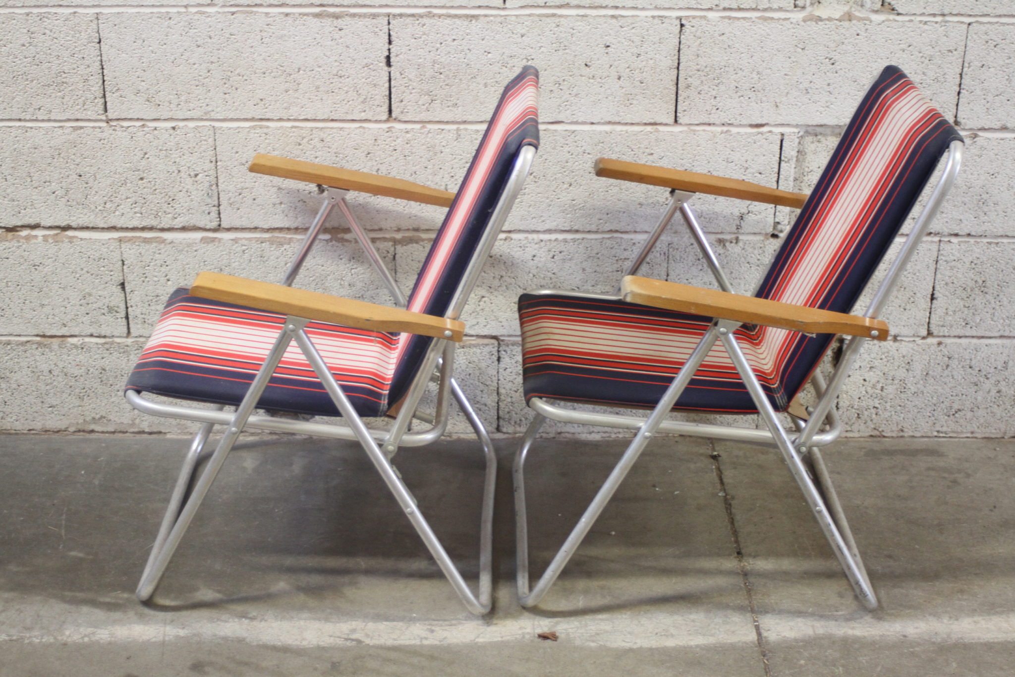 Paire de chaises pliantes vintage – Image 3