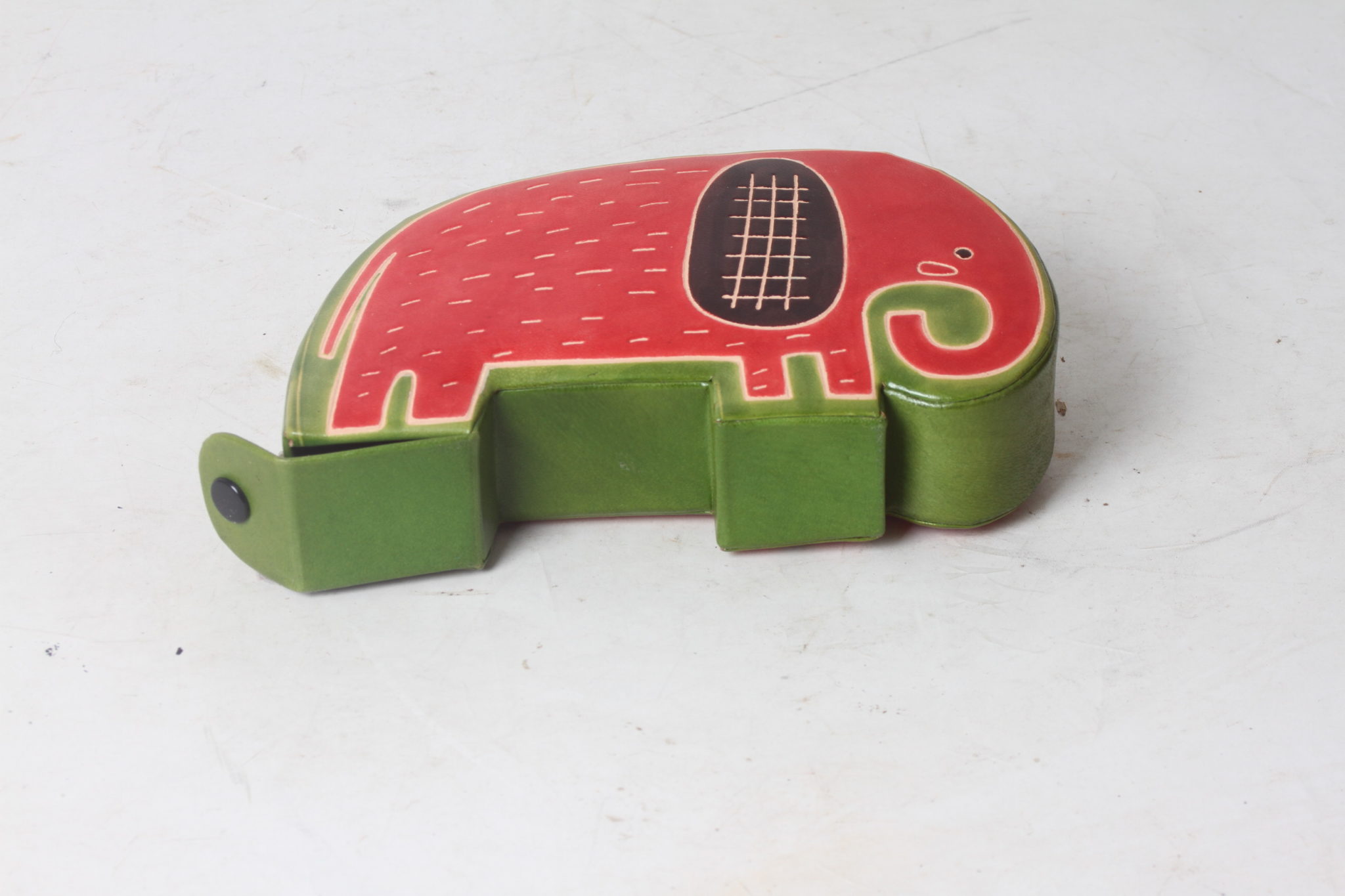 Tirelire éléphant en cuir – Image 4