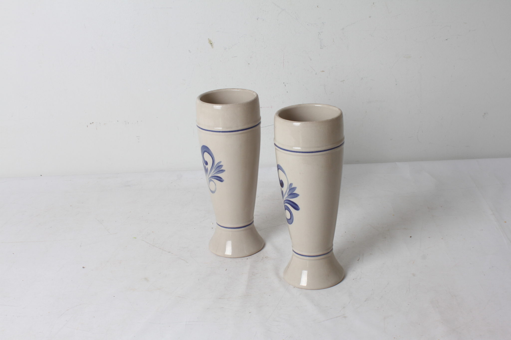 Chopes à bière en grès