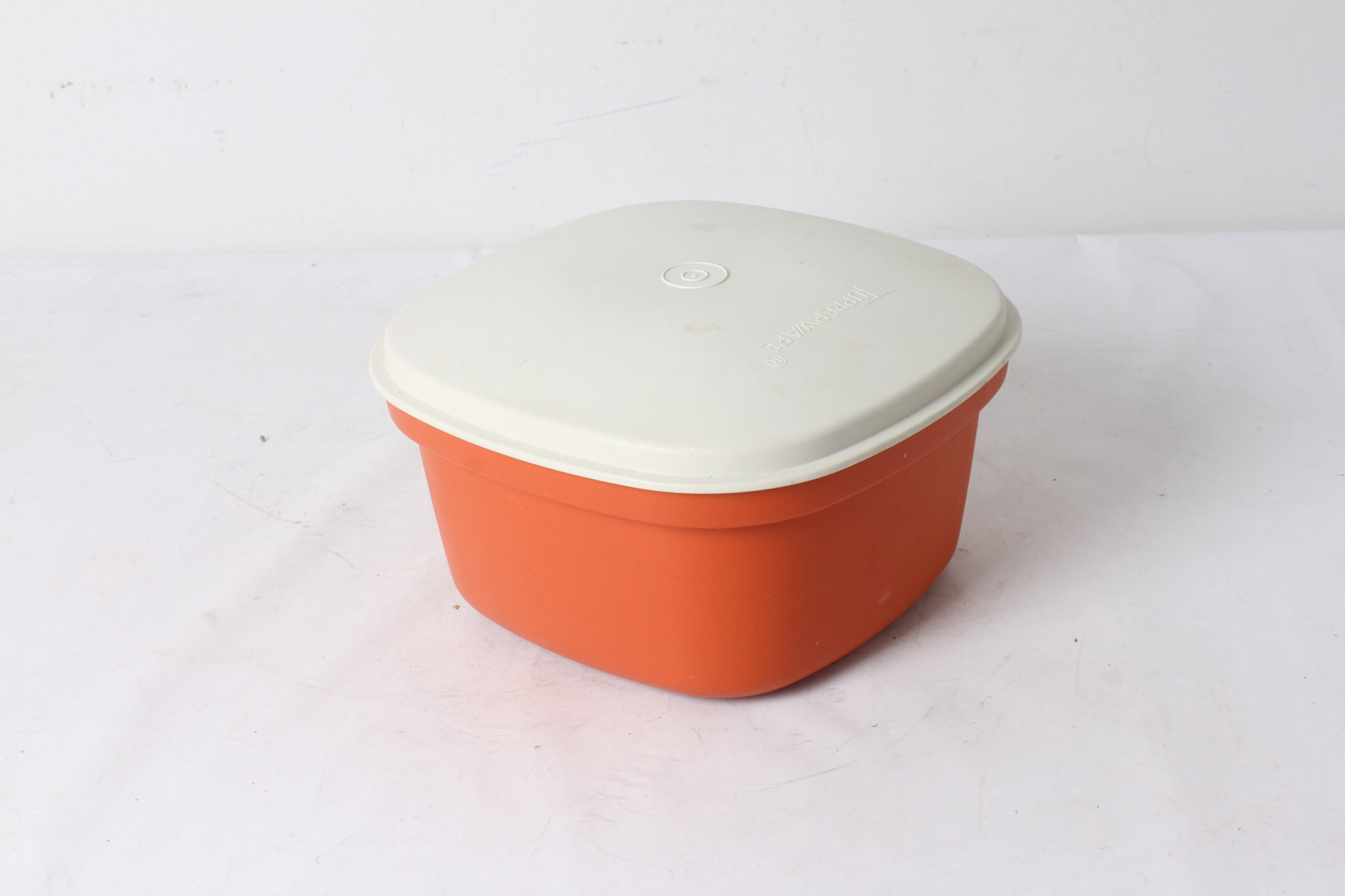 Tupperware multiservice vintage