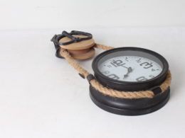 Horloge en métal