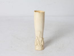 Ancien vase sculpté