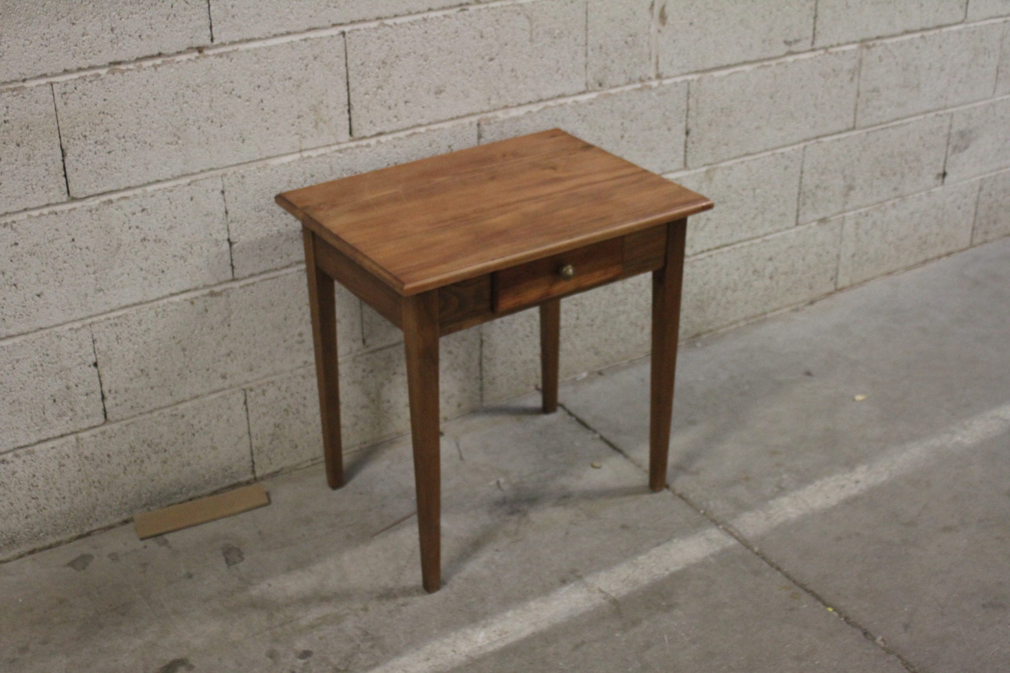 Table d'appoint en bois