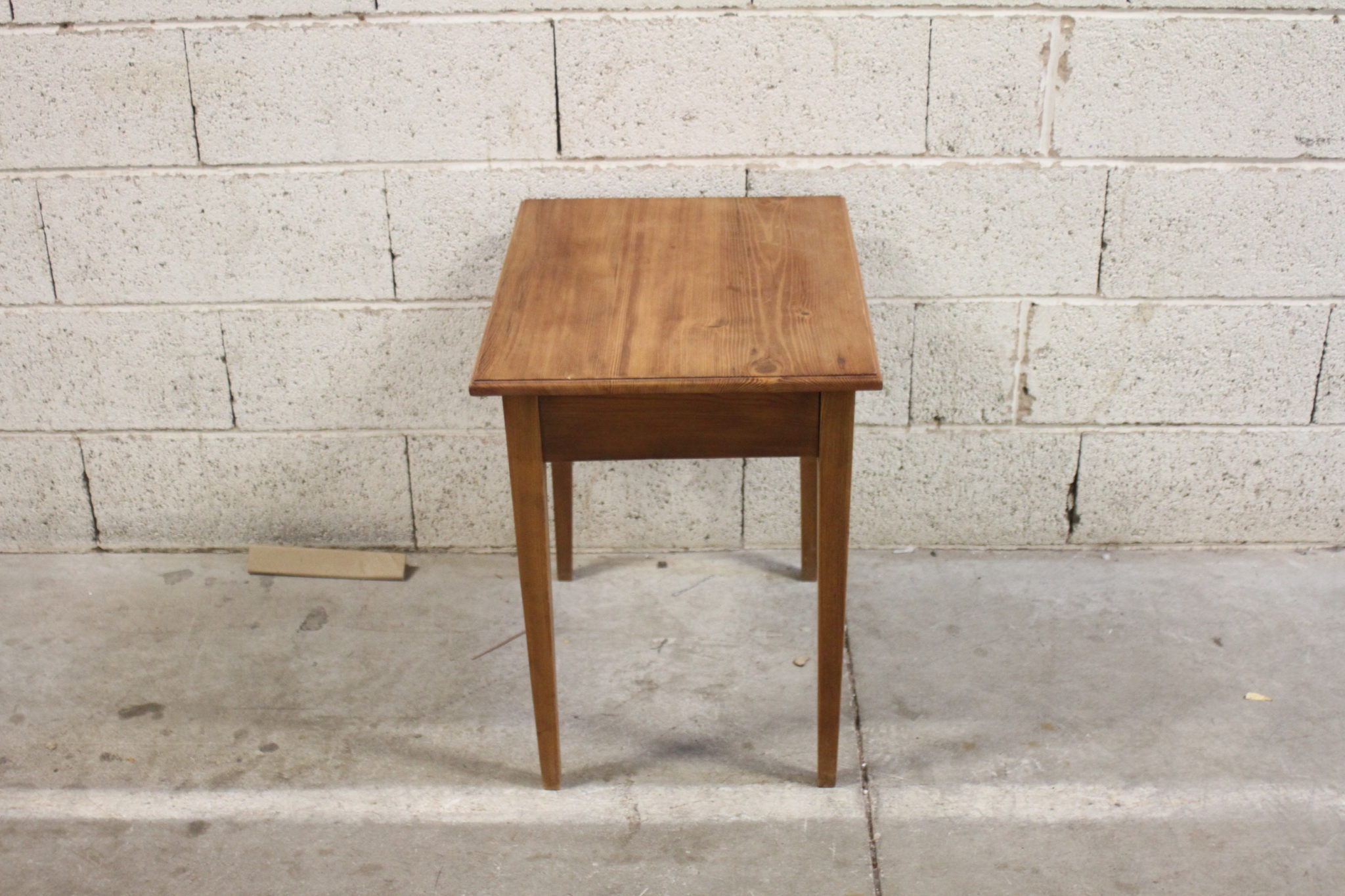 Table d'appoint en bois – Image 3