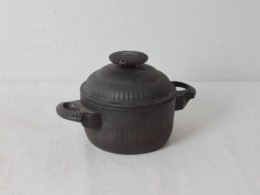 Petite cocotte en fonte ancienne - Décoration d'intérieur
