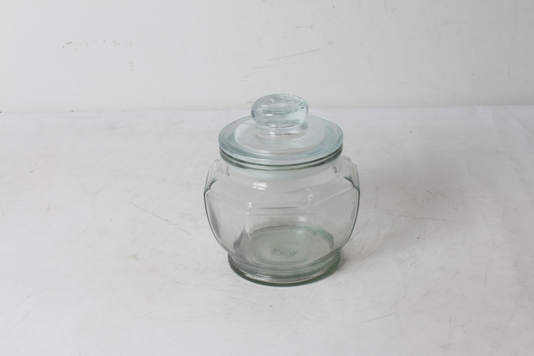 Bonbonnière en verre de forme octogonale