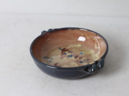 Coupe en poterie émaillée