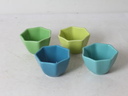 Lot de quatre coupelles en céramique