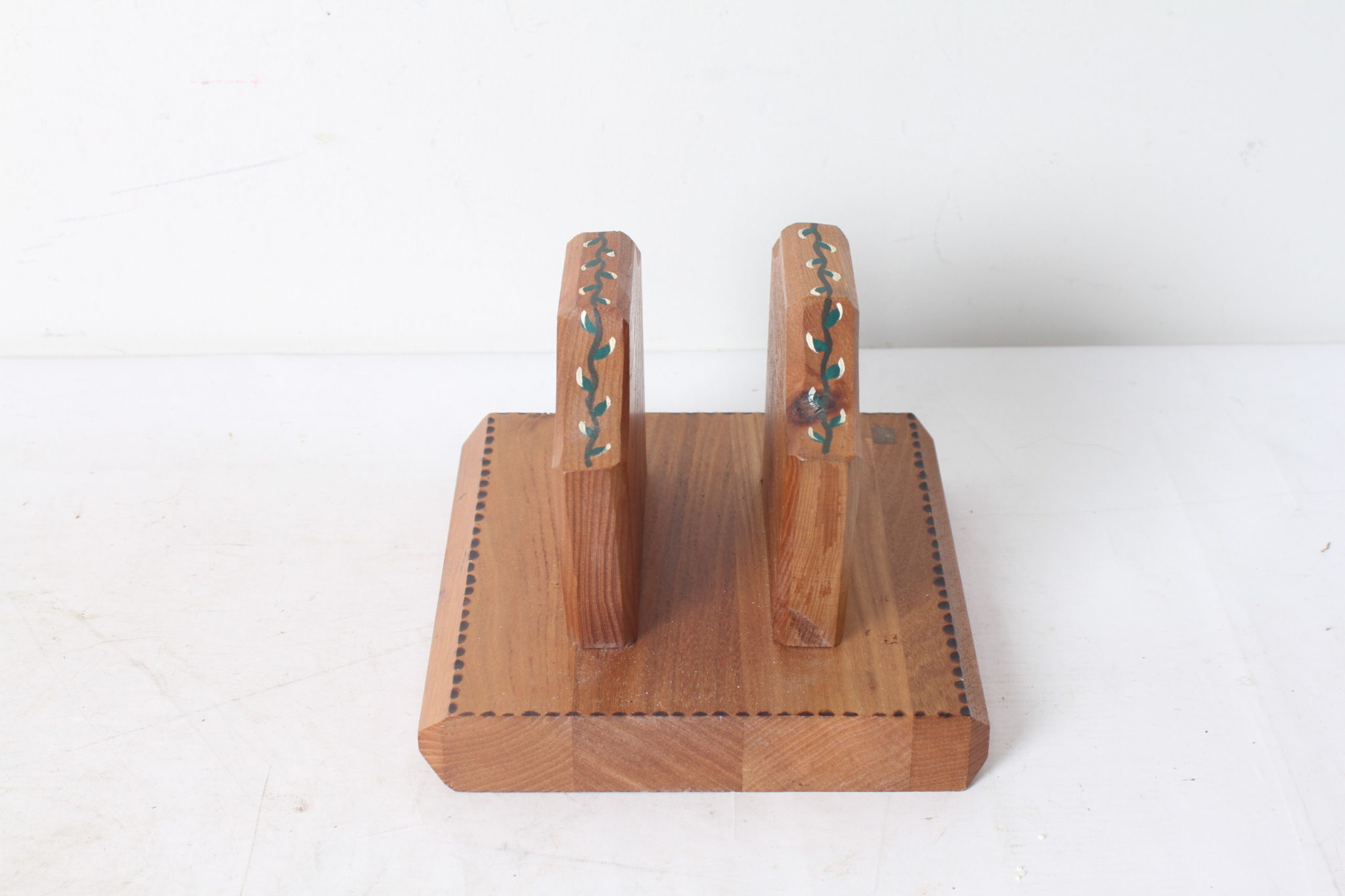 Porte-serviettes vintage en bois peint à la main – Image 4