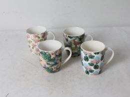 Ensemble de quatre tasses