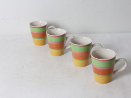 Ensemble de quatre tasses