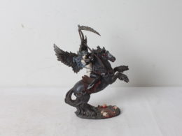 Figurine Ange vengeur sur son cheval - Nemesis Now