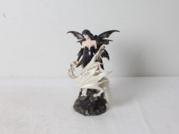Figurine Fée au dragon blanc