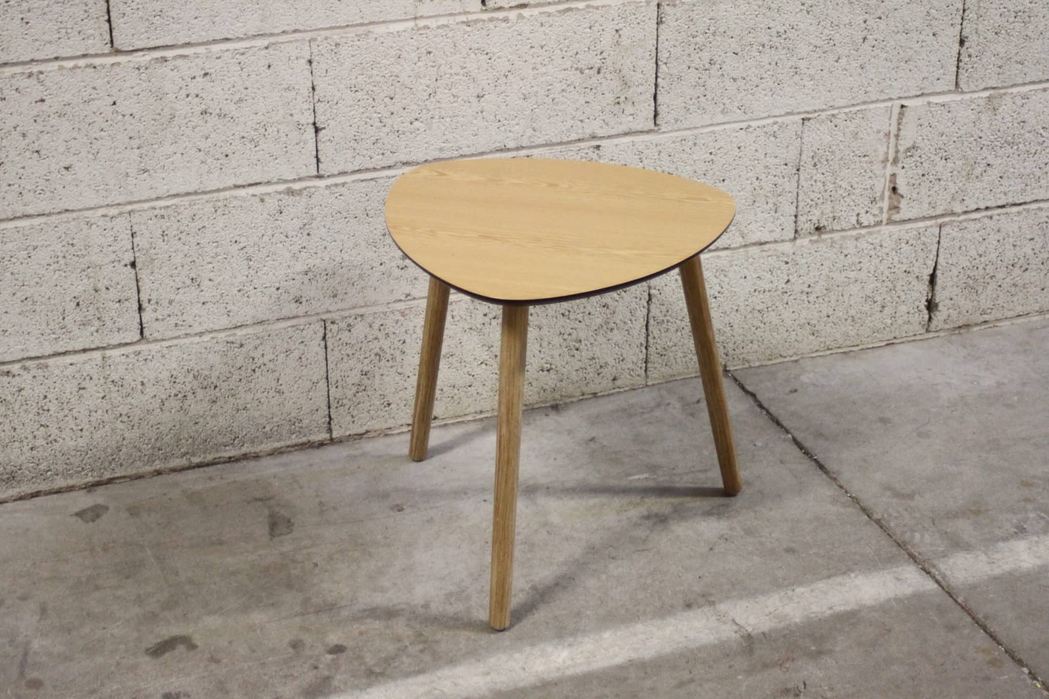 Table d'appoint tripode