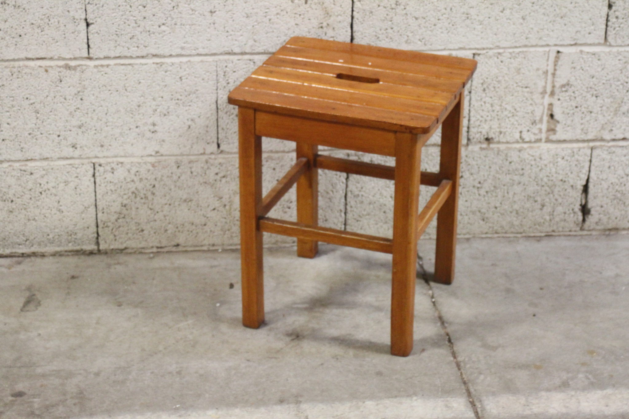 Tabouret en bois – Image 4
