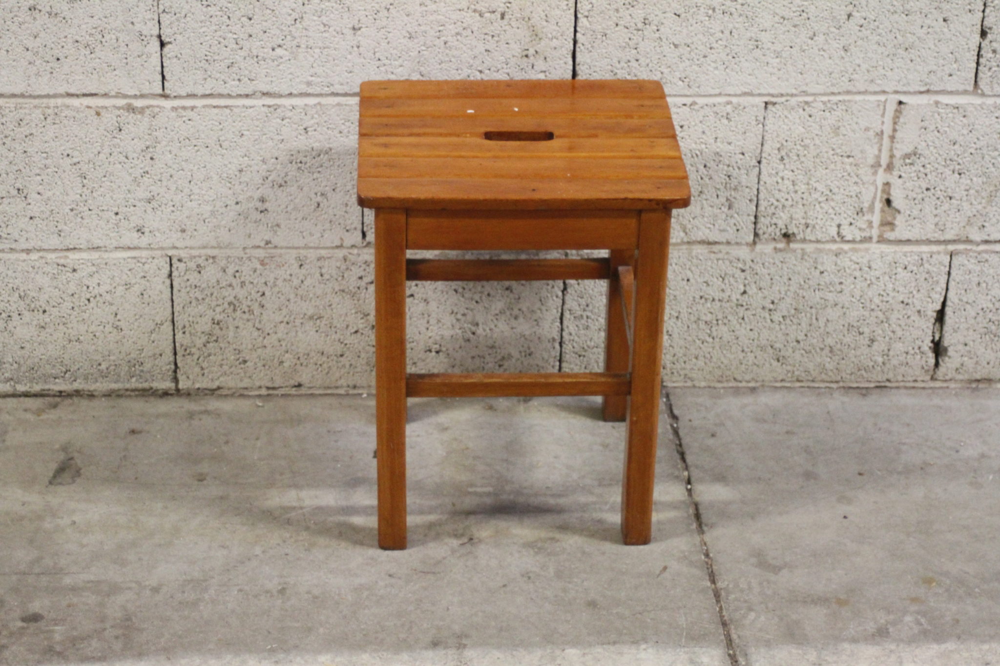 Tabouret en bois – Image 2