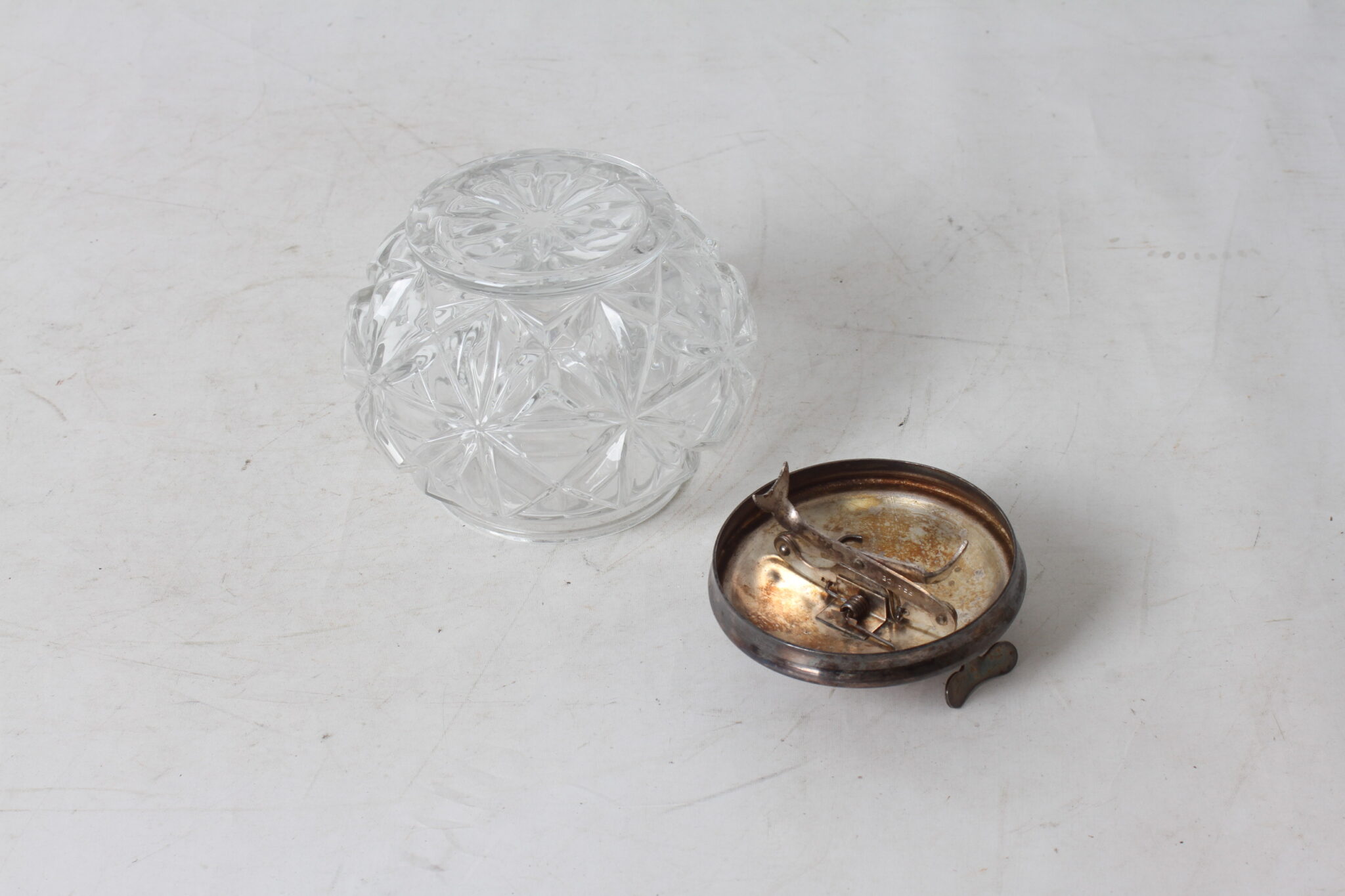 Ancien sucrier avec pince – Image 4