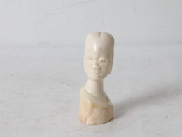 Buste africain en os sculpté