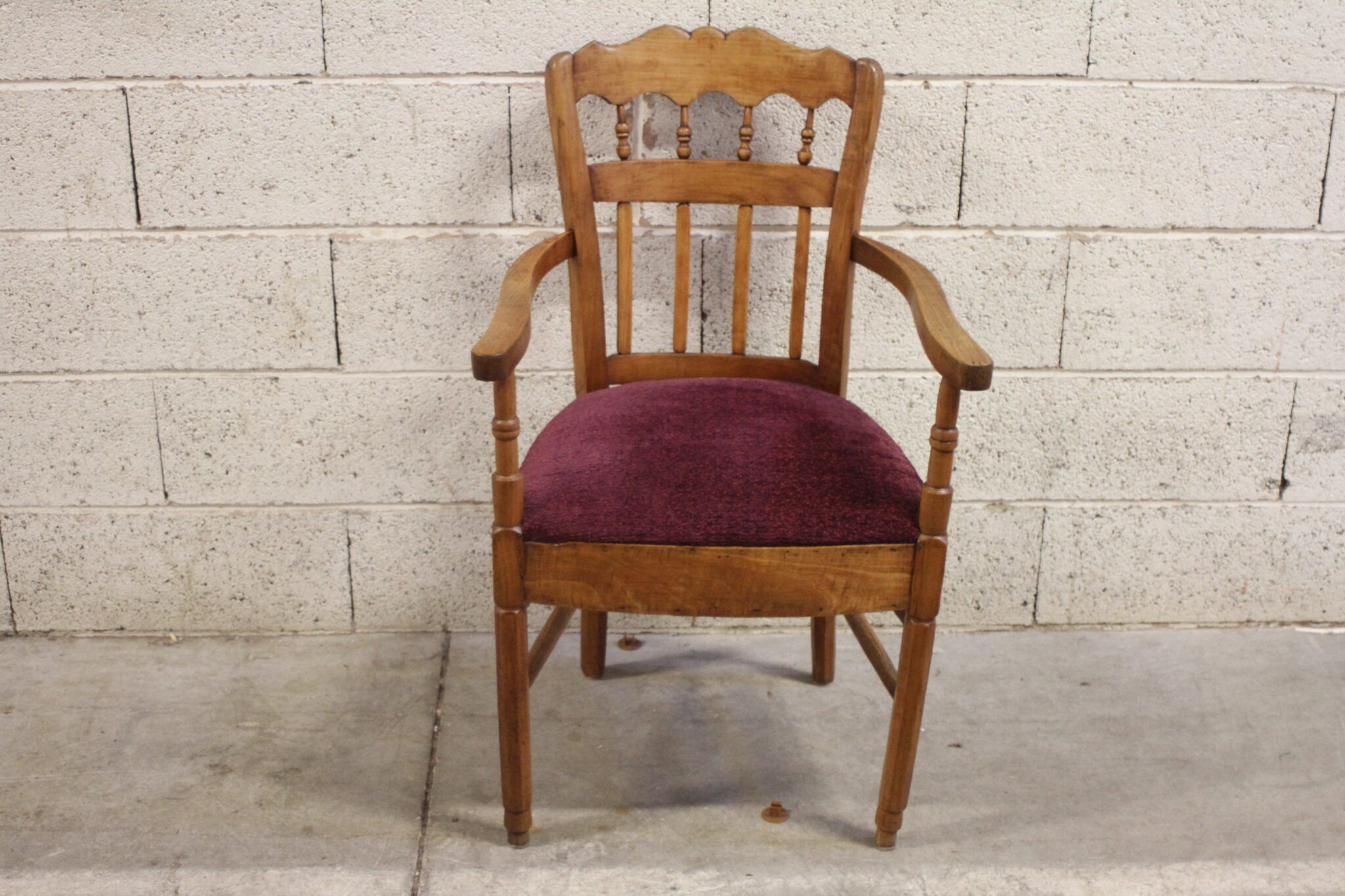 Fauteuil d'appoint en bois – Image 2