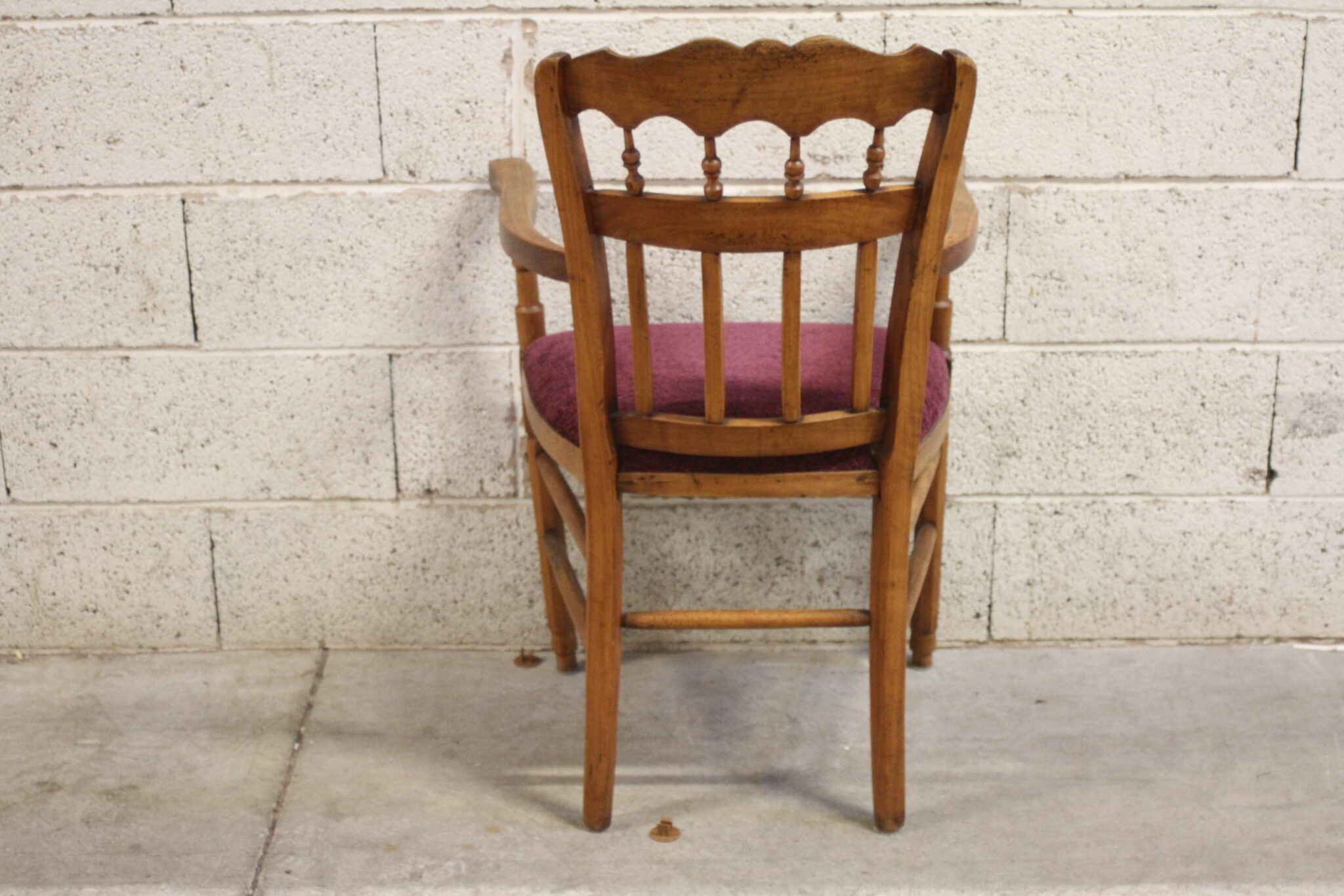 Fauteuil d'appoint en bois – Image 4