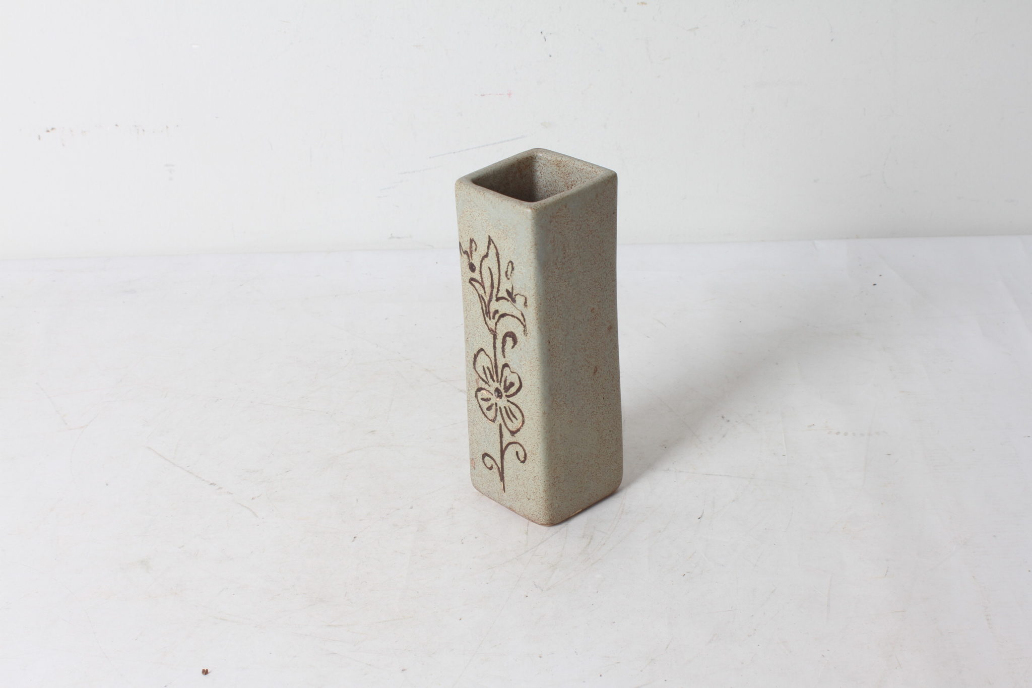 Vase carré en céramique