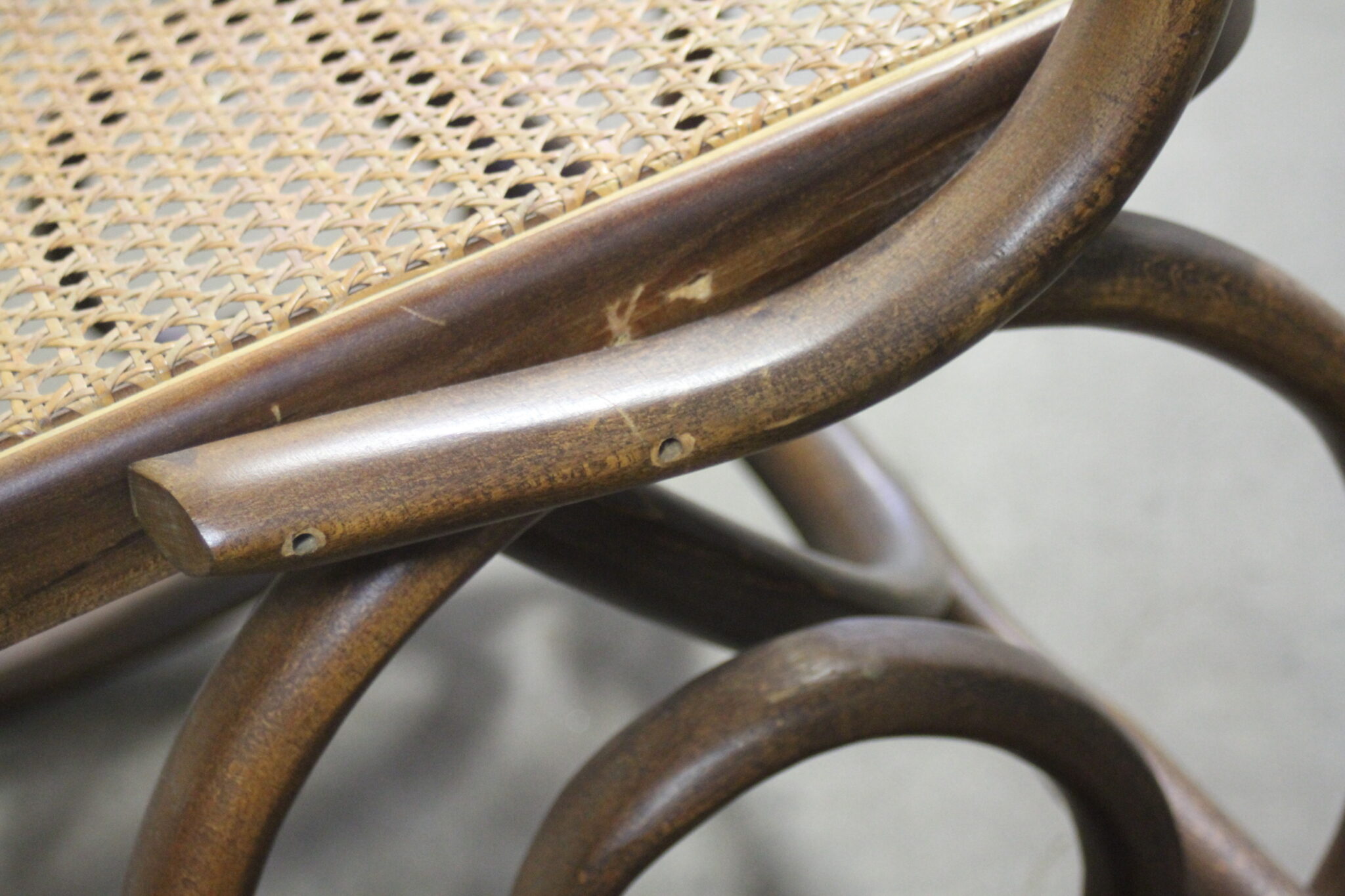 Rocking chair bois et rotin – Image 6