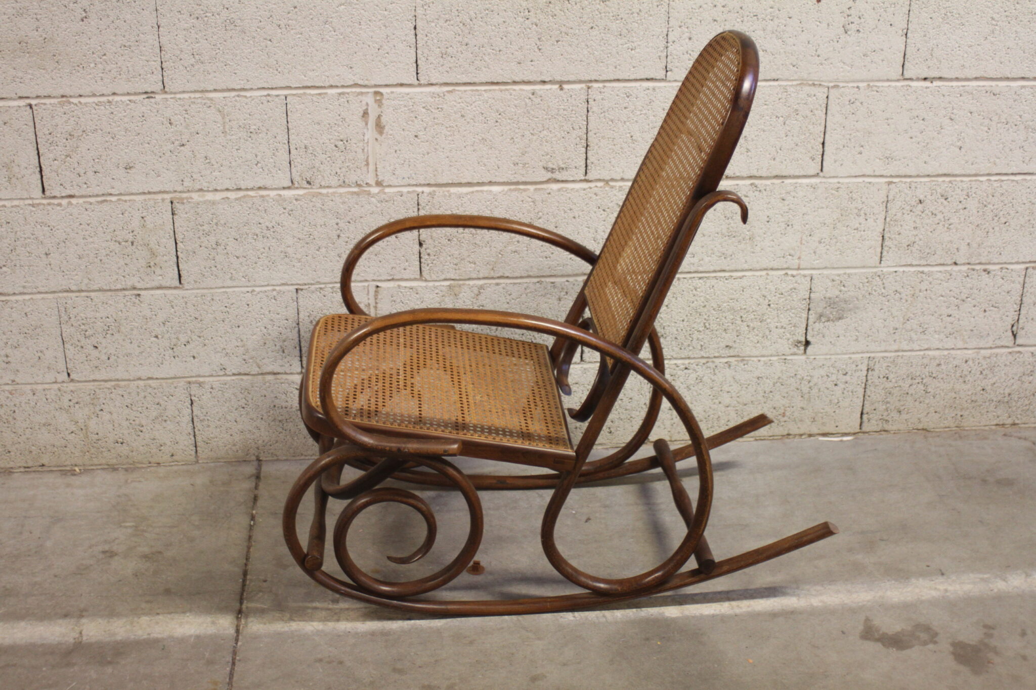 Rocking chair bois et rotin – Image 4