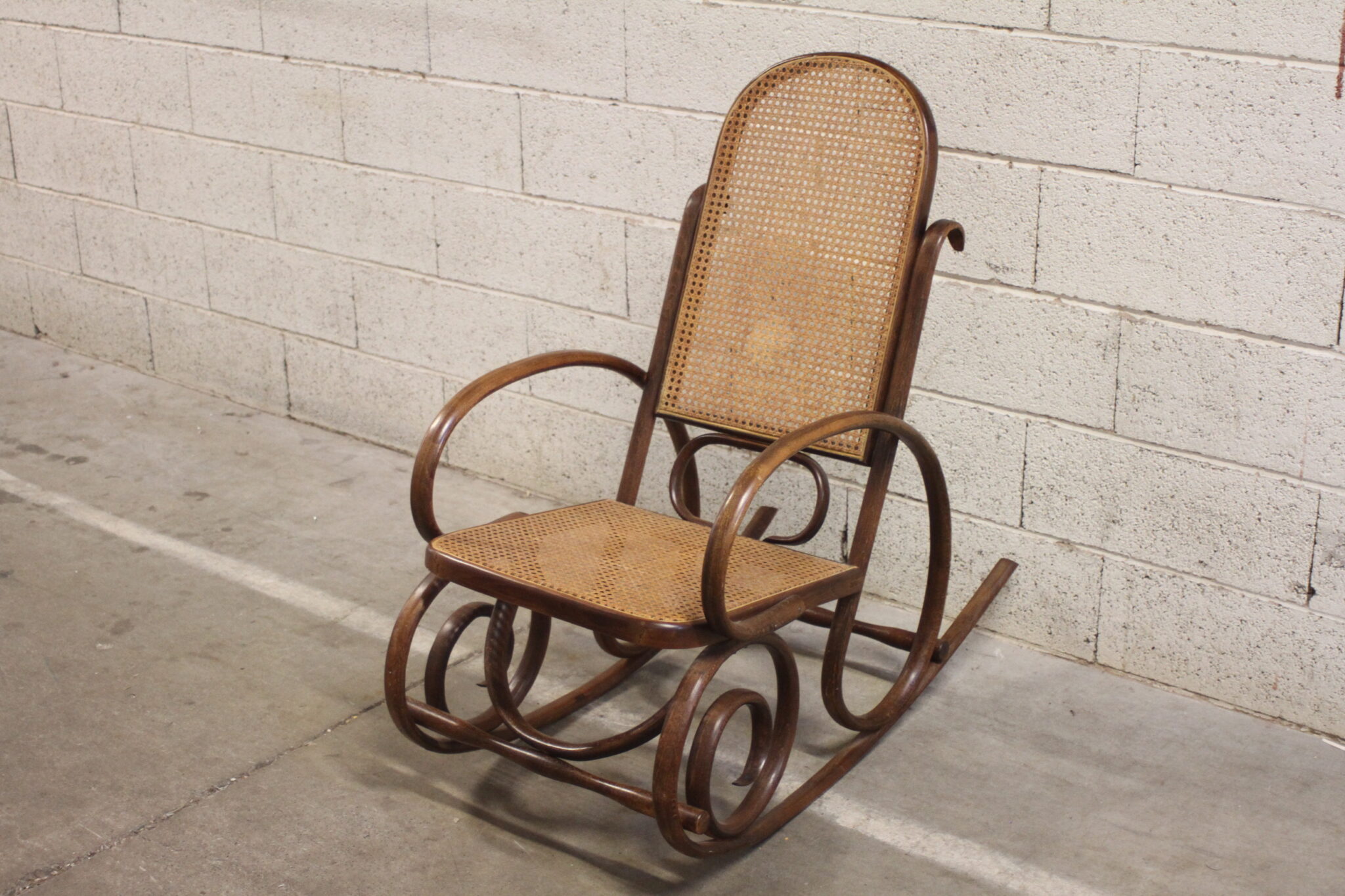 Rocking chair bois et rotin
