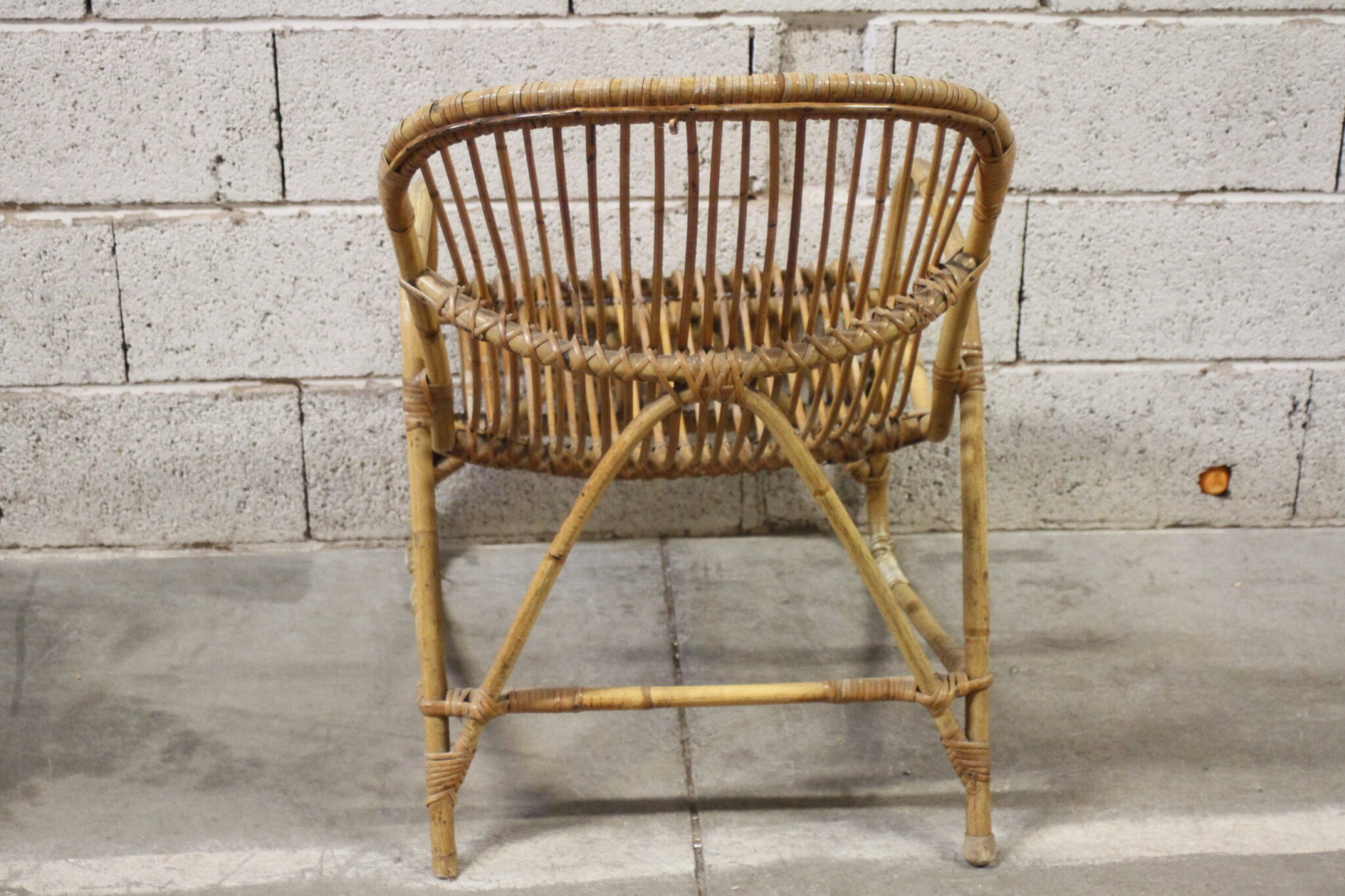 Fauteuil vintage en osier – Image 4
