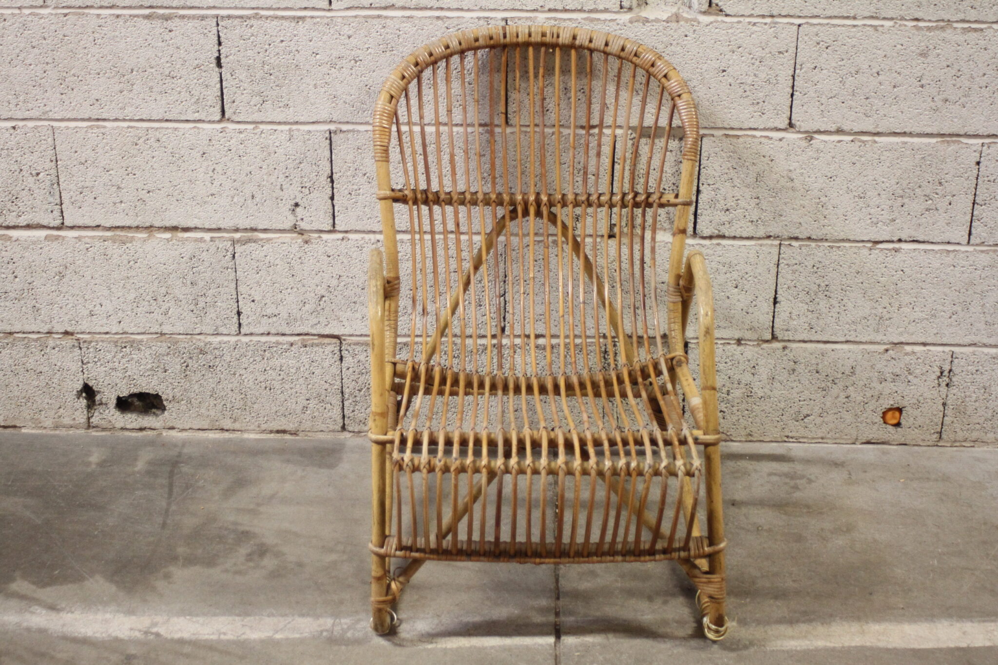 Fauteuil vintage en osier – Image 2