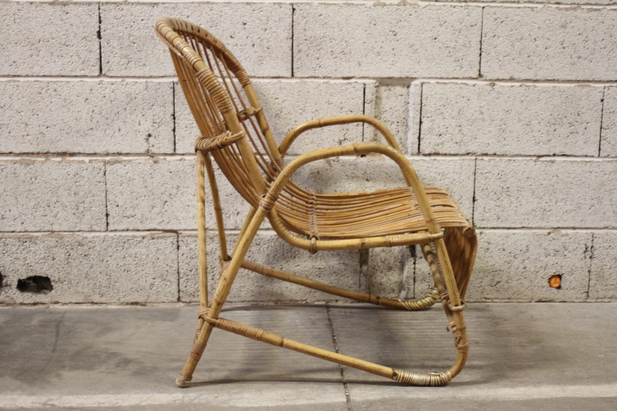 Fauteuil vintage en osier – Image 3