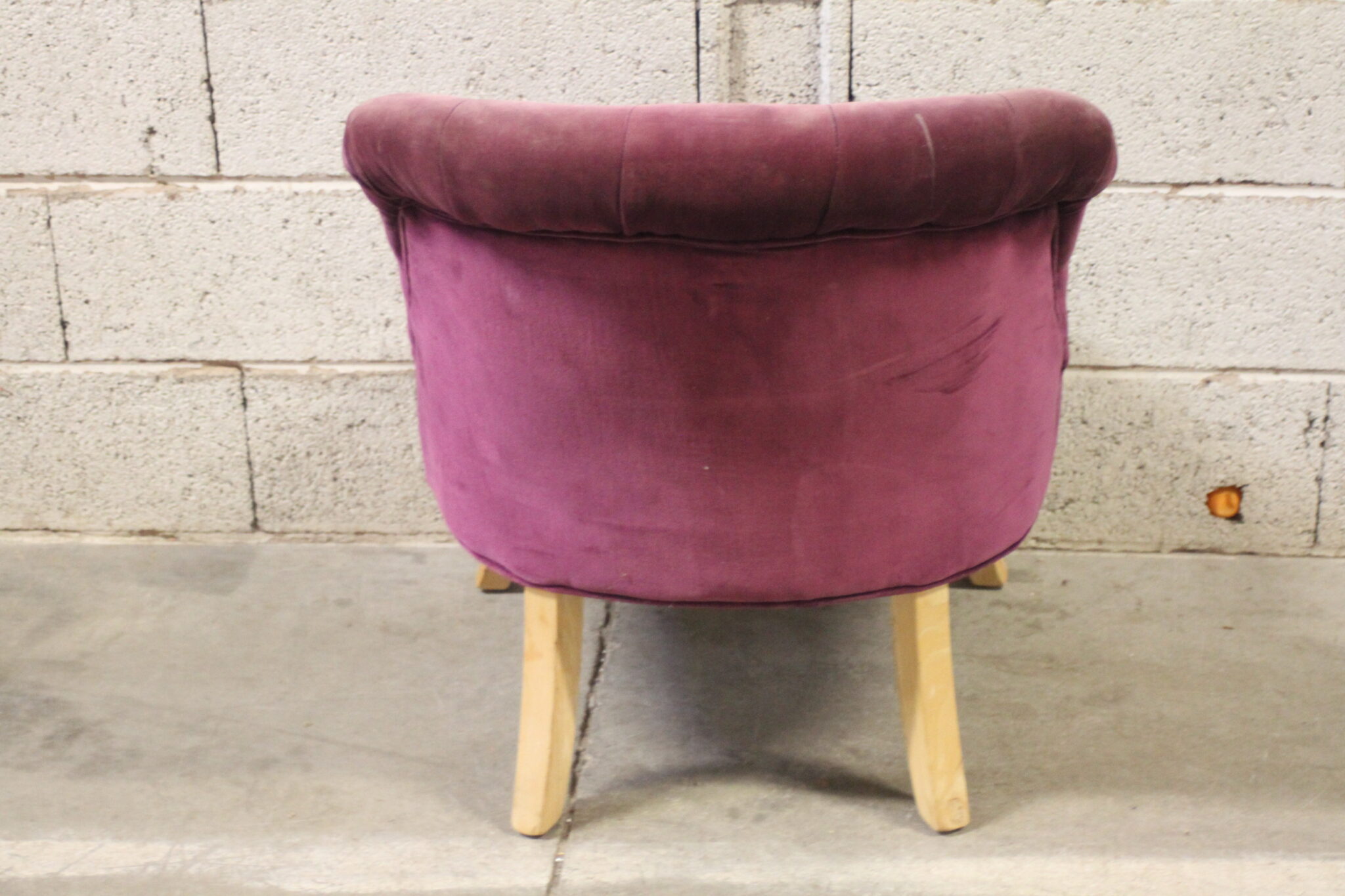 Fauteuil crapaud violet – Image 4