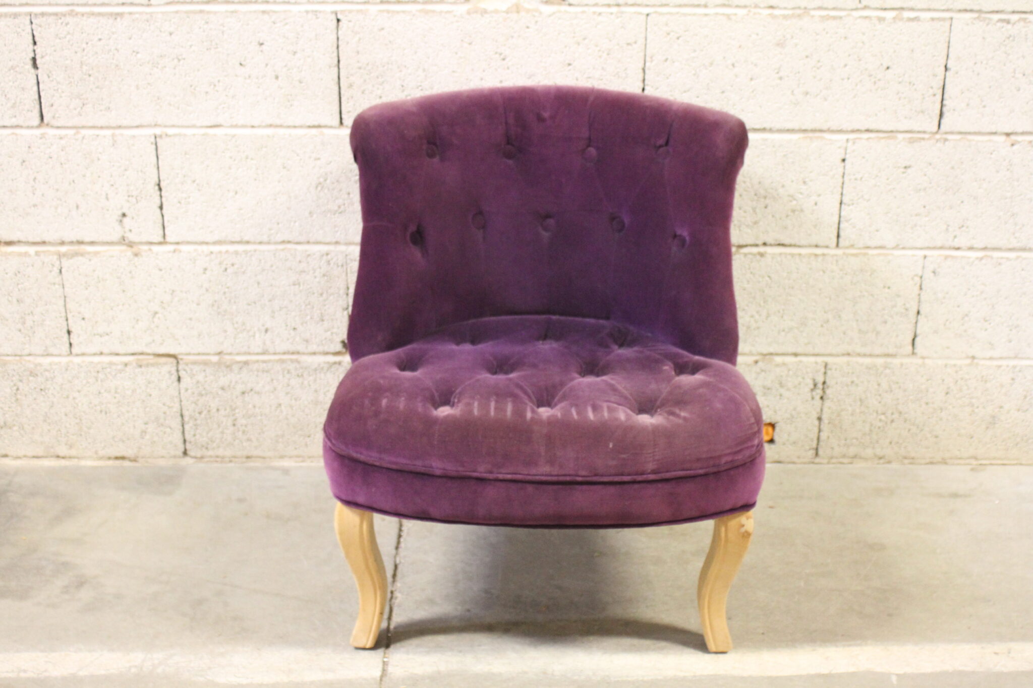 Fauteuil crapaud violet – Image 2