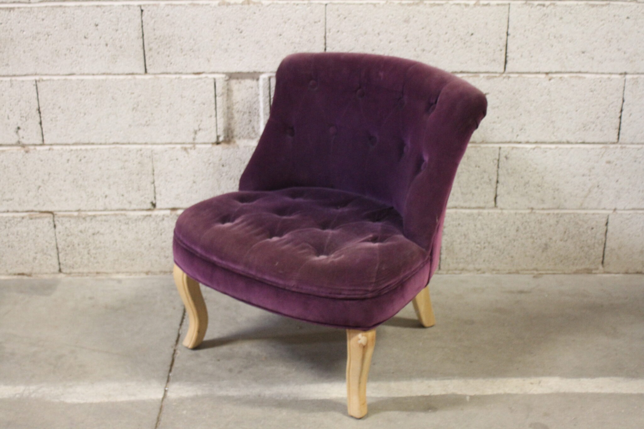Fauteuil crapaud violet