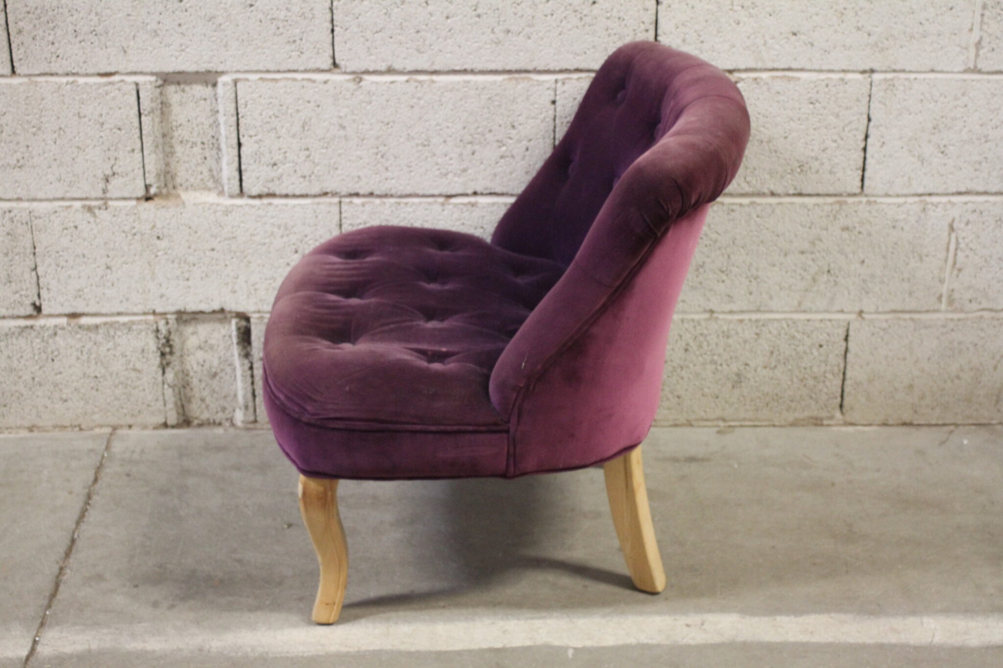 Fauteuil crapaud violet – Image 3