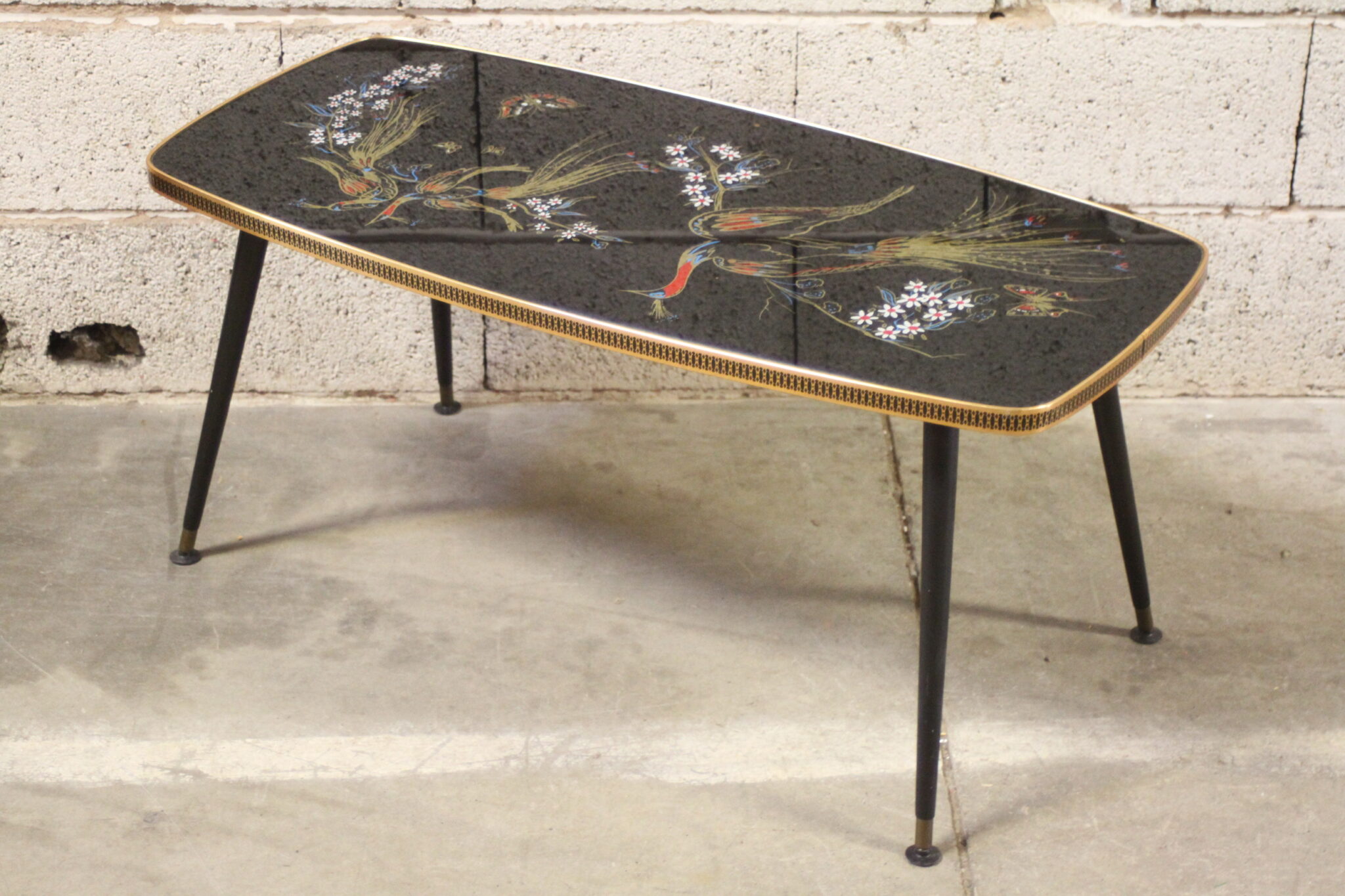 Table basse vintage décor paons