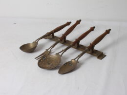 Ensemble ancien d'ustensiles de cuisine