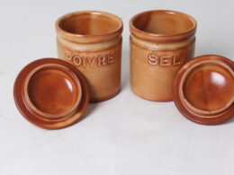 Pots à sel et poivre en terre cuite