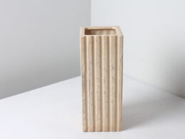Vase brutaliste strié en céramique