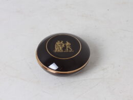 Boîte à bibelots noir et or