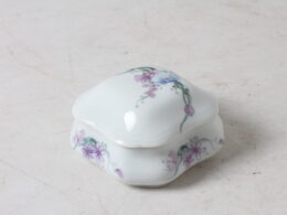 Boîte à pilules en porcelaine de Limoges