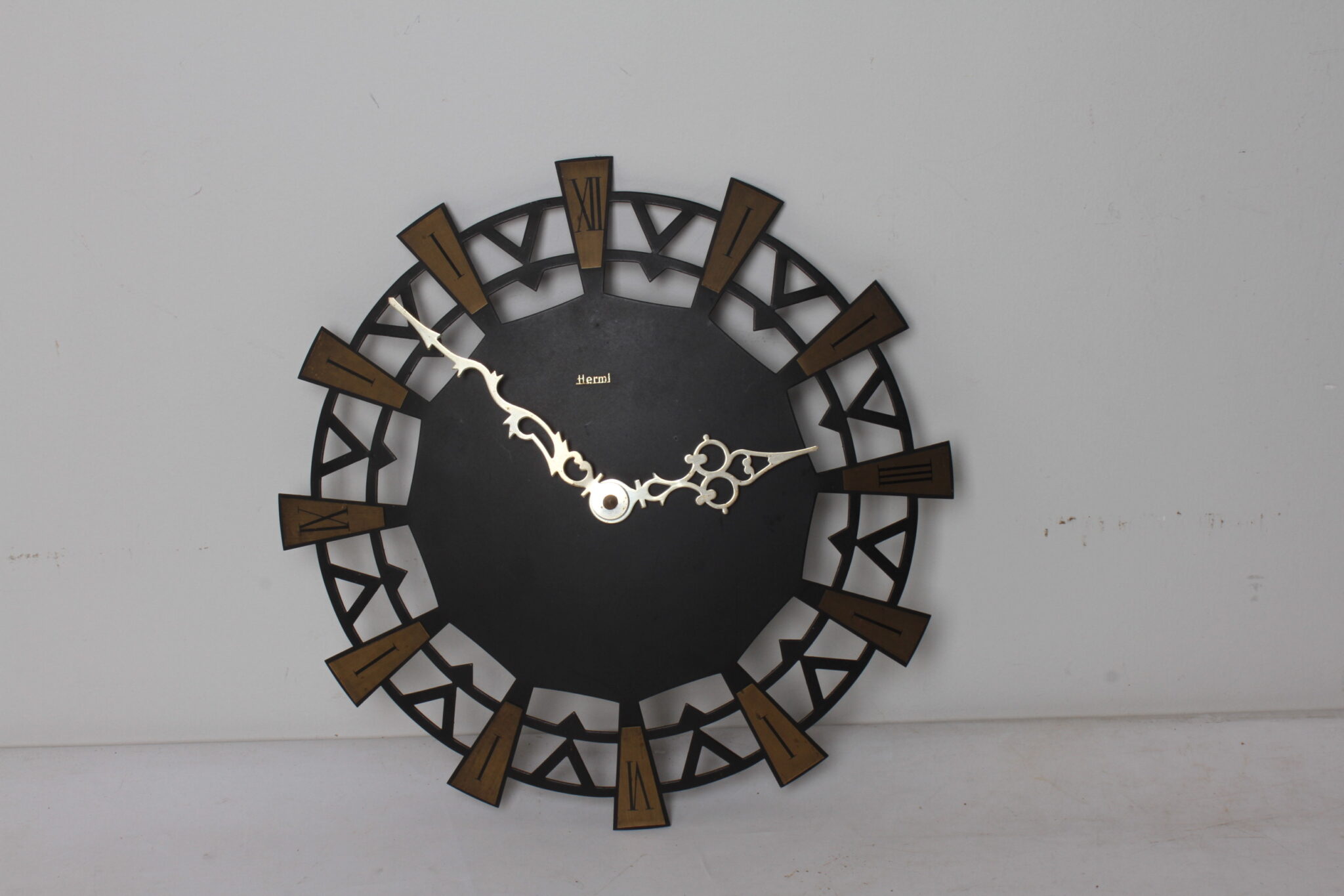 Horloge murale en métal - Hermlé – Image 3