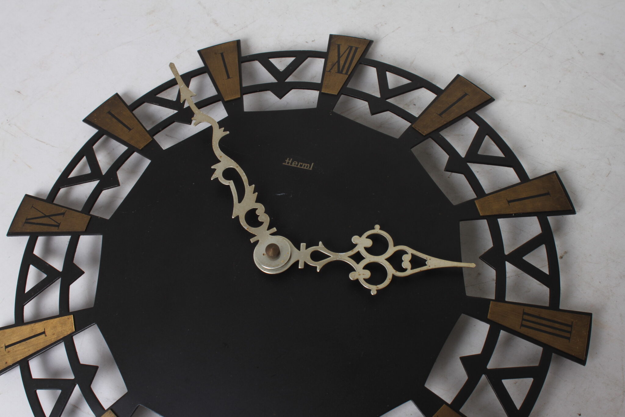 Horloge murale en métal - Hermlé – Image 2